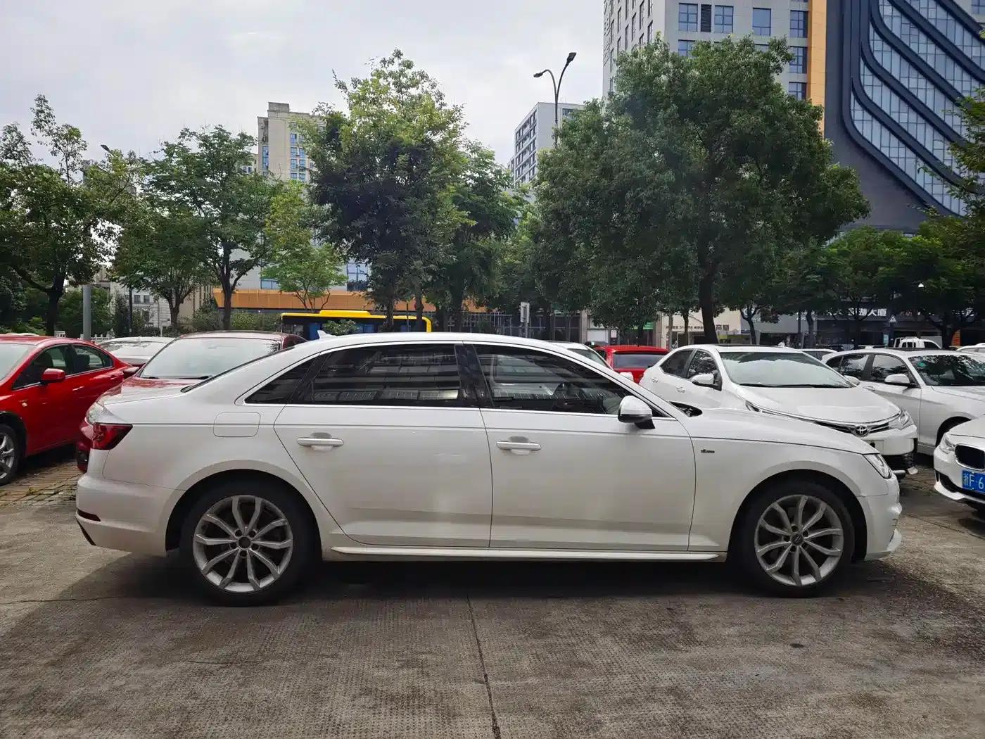 Audi A4L 2018 30th Anniversary Edition 40 TFSI Fashion Model — миниатюра 3
