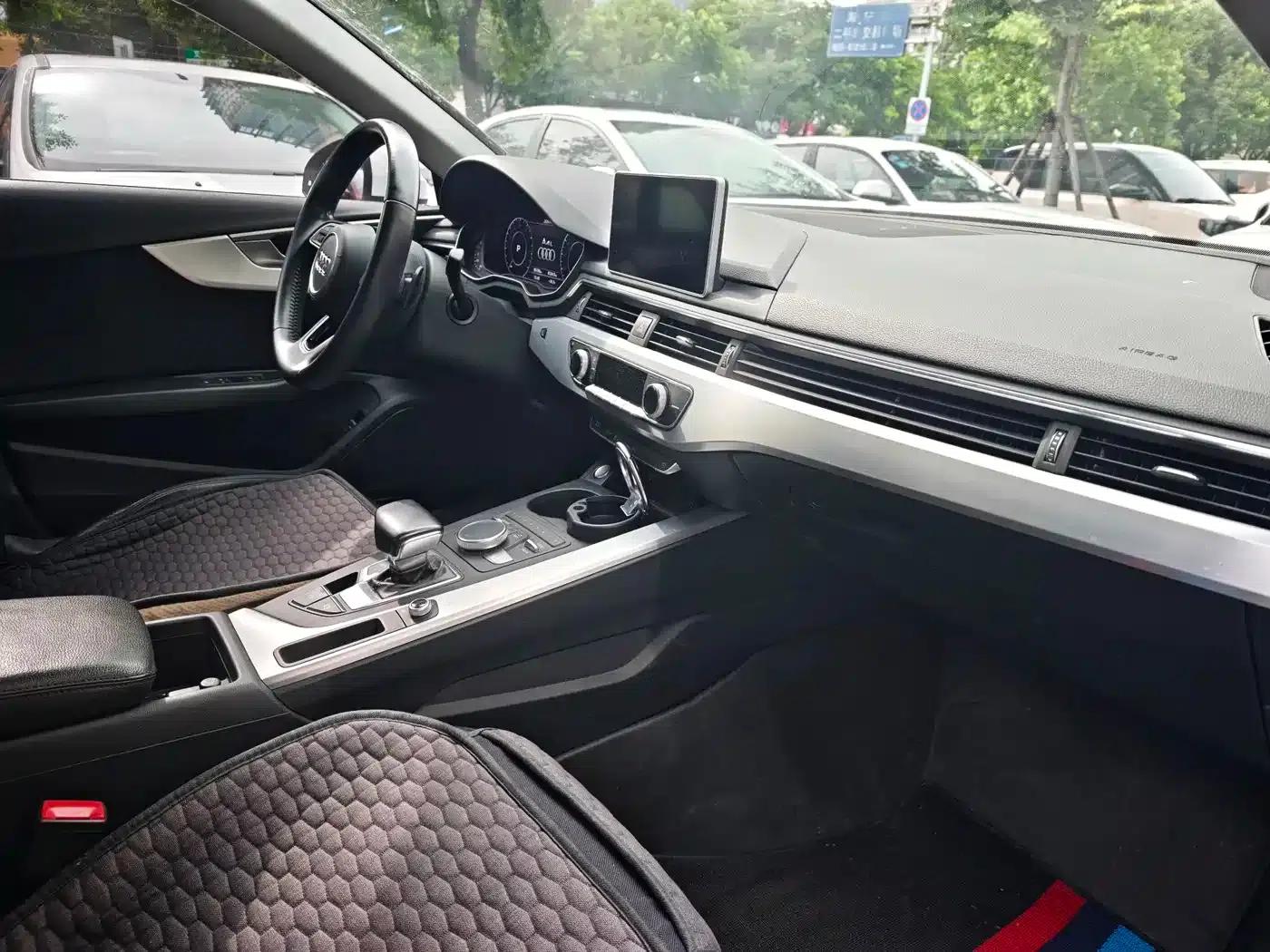 Audi A4L 2018 30th Anniversary Edition 40 TFSI Fashion Model — миниатюра 8