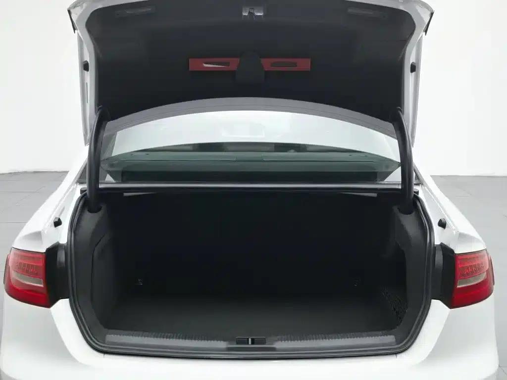 Audi A4L 2016 35 TFSI Classic Edition S line Luxury — миниатюра 16