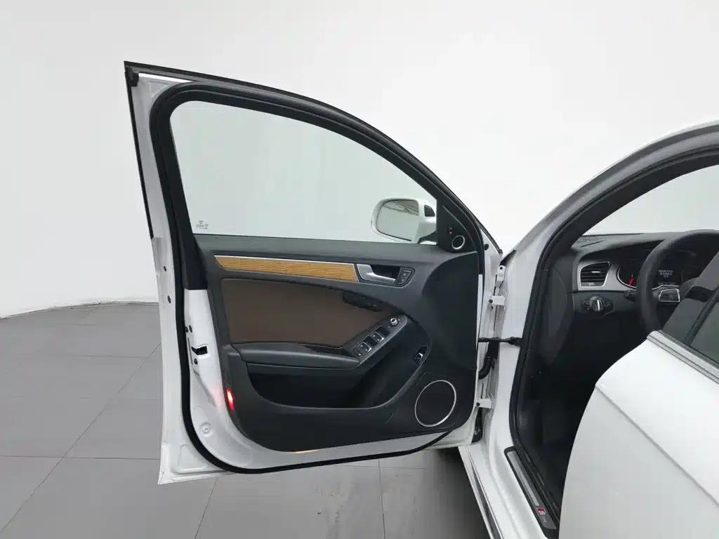Audi A4L 2016 35 TFSI Classic Edition S line Luxury — миниатюра 8