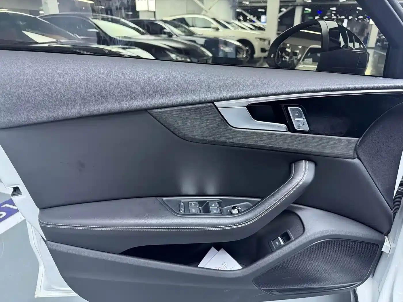 Audi A4L 2025 2 Million Unit Enjoyment Edition 40 TFSI Luxury Dynamic Model — миниатюра 5