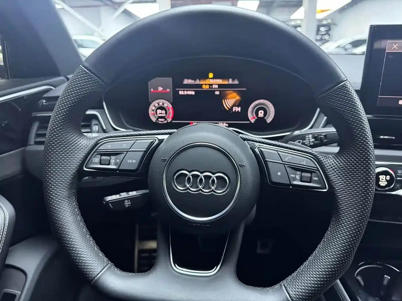 Audi A4L 2025 2 Million Unit Enjoyment Edition 40 TFSI Luxury Dynamic Model — миниатюра 8