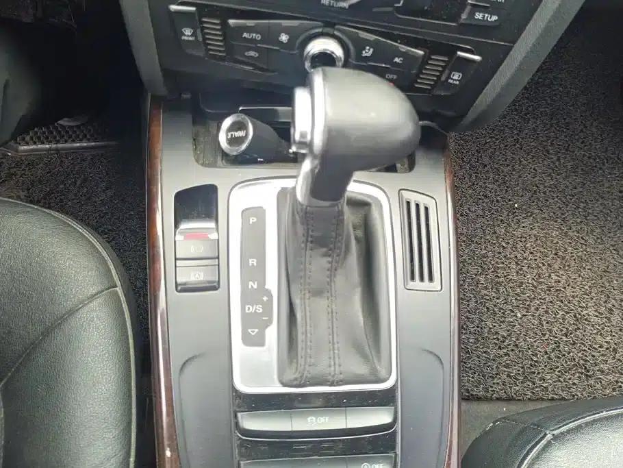 Audi A4L 2013 35 TFSI Automatic Standard Edition — миниатюра 16