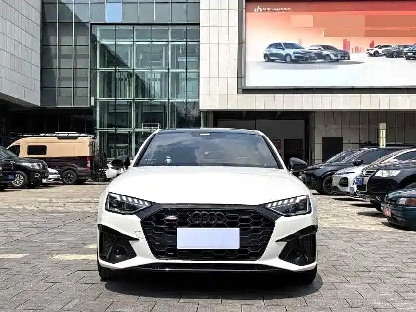 Audi A4L 2022 40 TFSI Luxury Dynamic — миниатюра 3