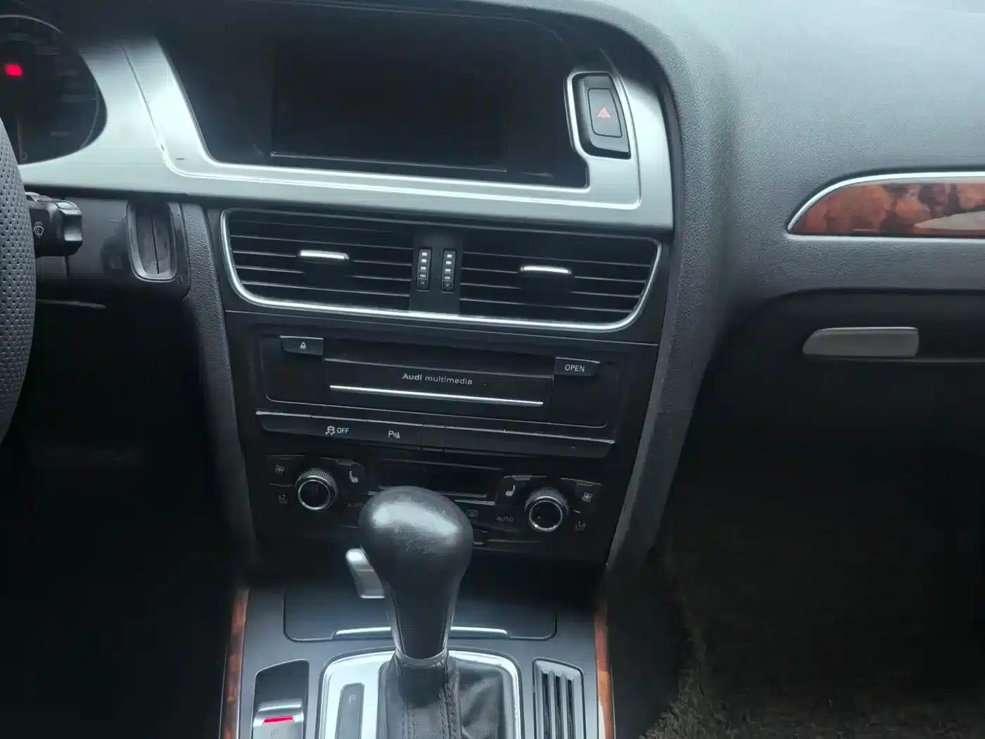 Audi A4L 2011 2.0 TFSI Standard Edition — миниатюра 15
