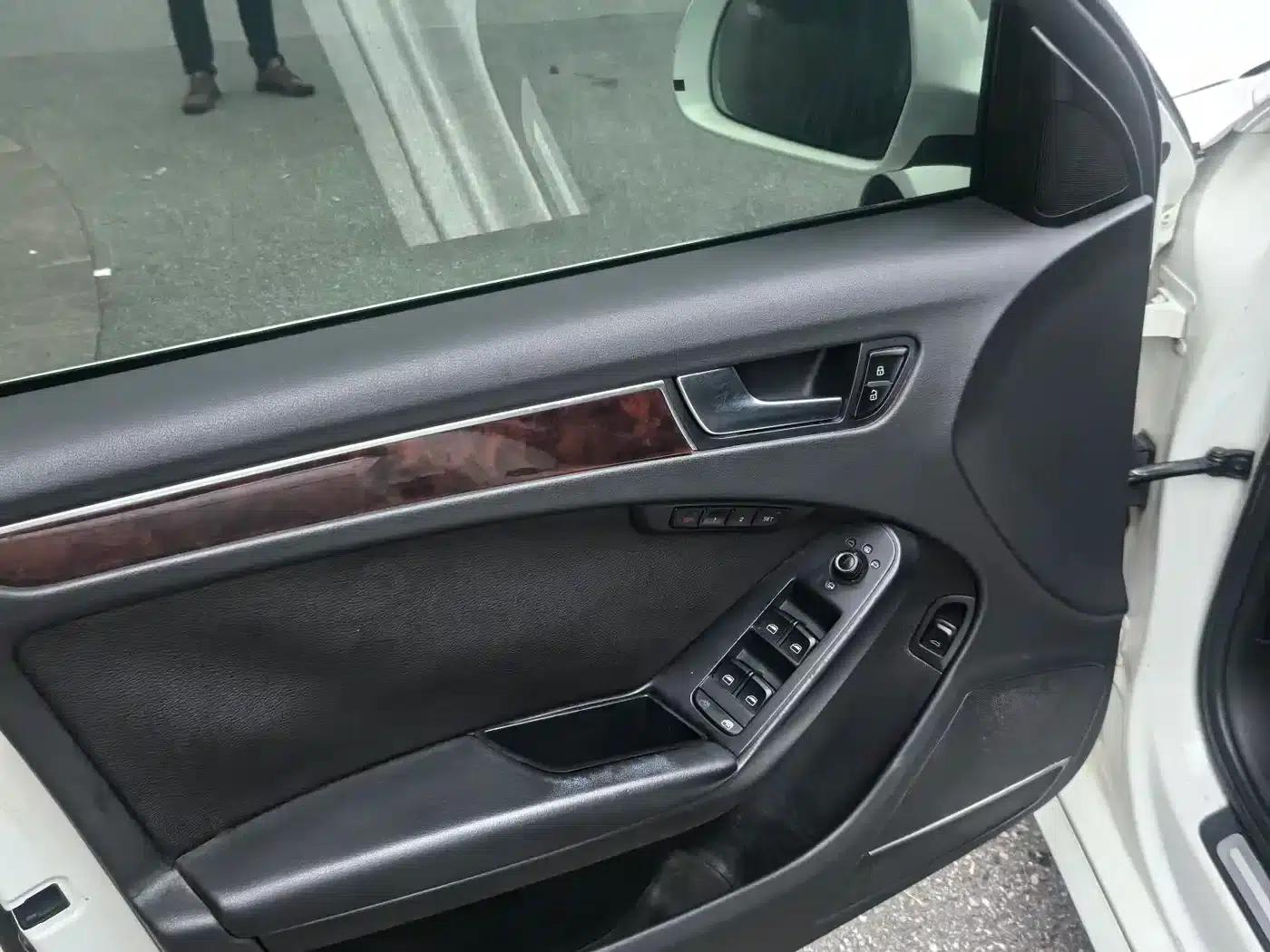 Audi A4L 2011 2.0 TFSI Standard Edition — миниатюра 6