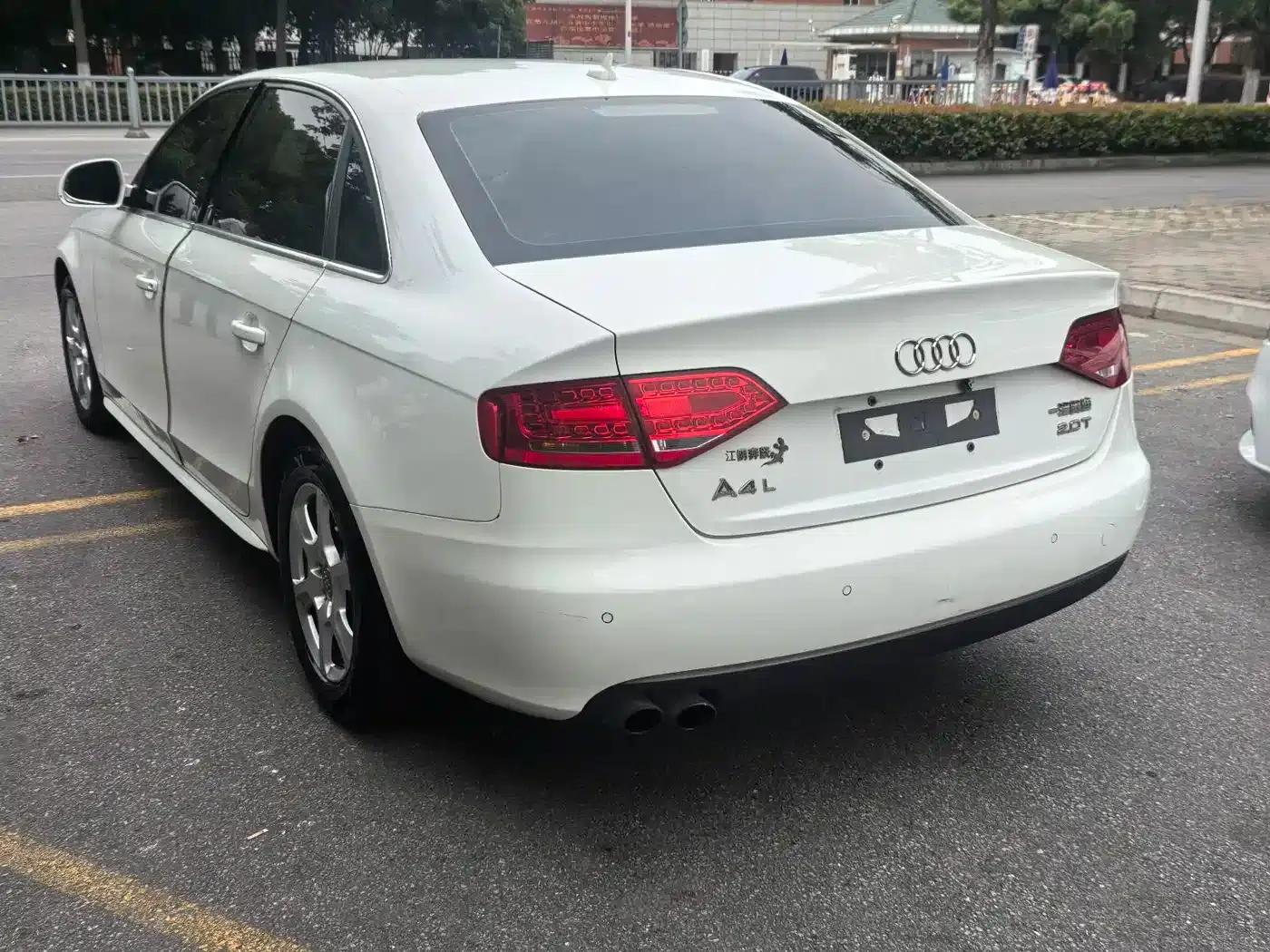 Audi A4L 2011 2.0 TFSI Standard Edition — миниатюра 9