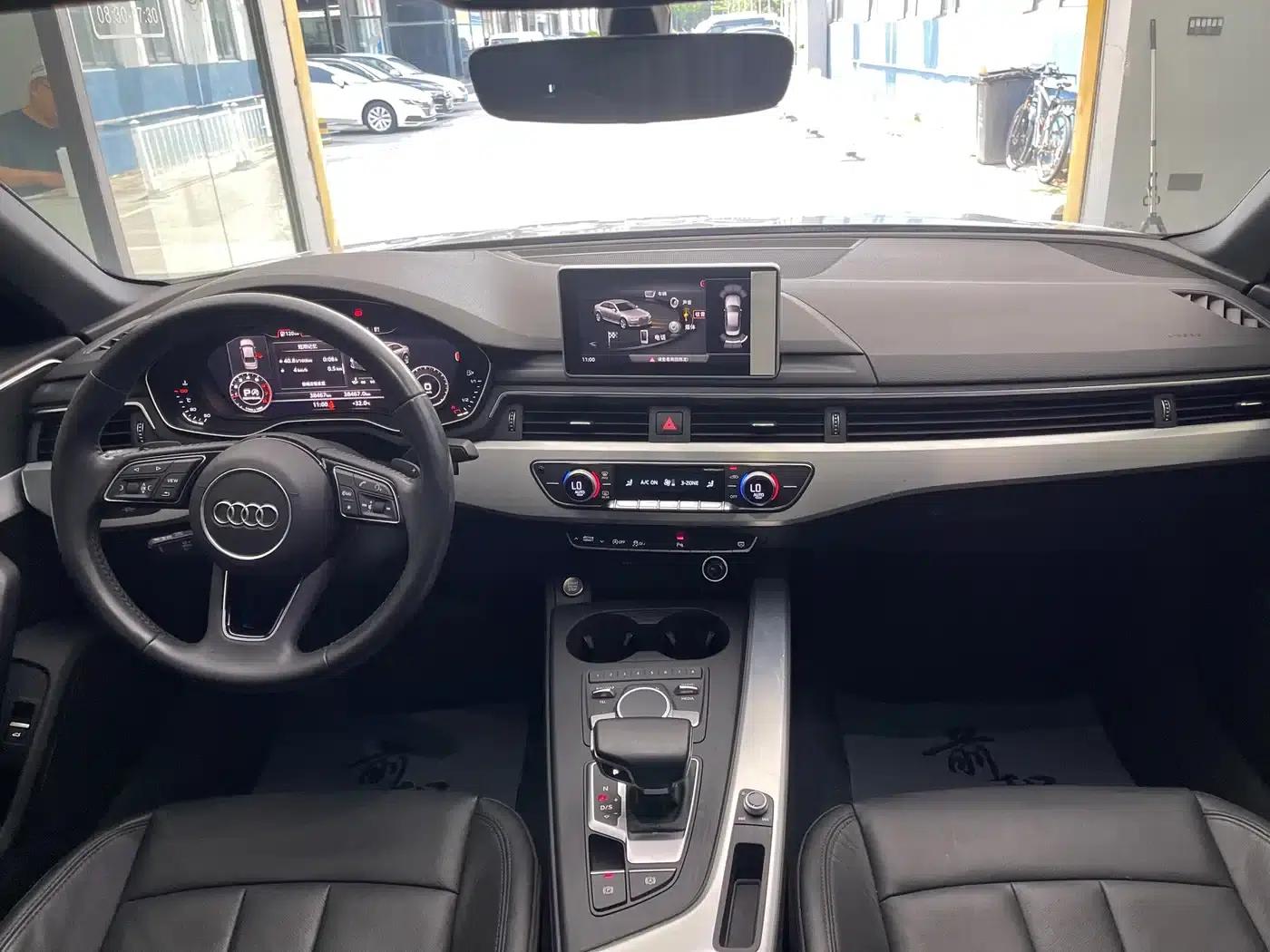 Audi A4L 2018 30th Anniversary Edition 40 TFSI Fashion Model — миниатюра 24