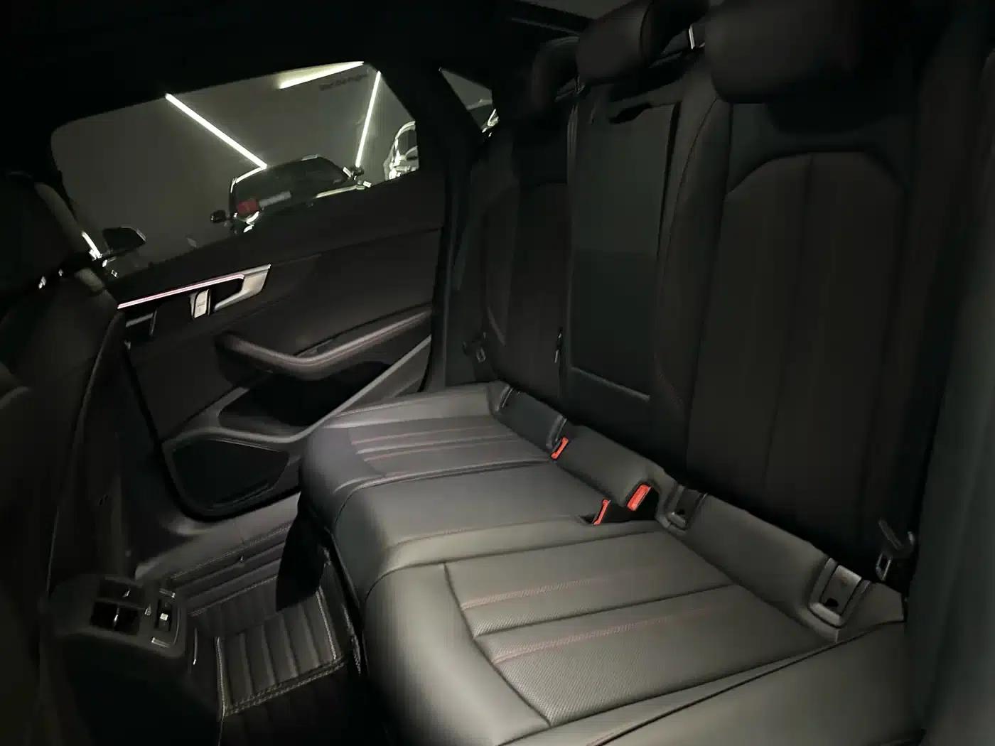 Audi A4L 2025 2 Million Unit Enjoyment Edition 40 TFSI Luxury Dynamic Model — миниатюра 12
