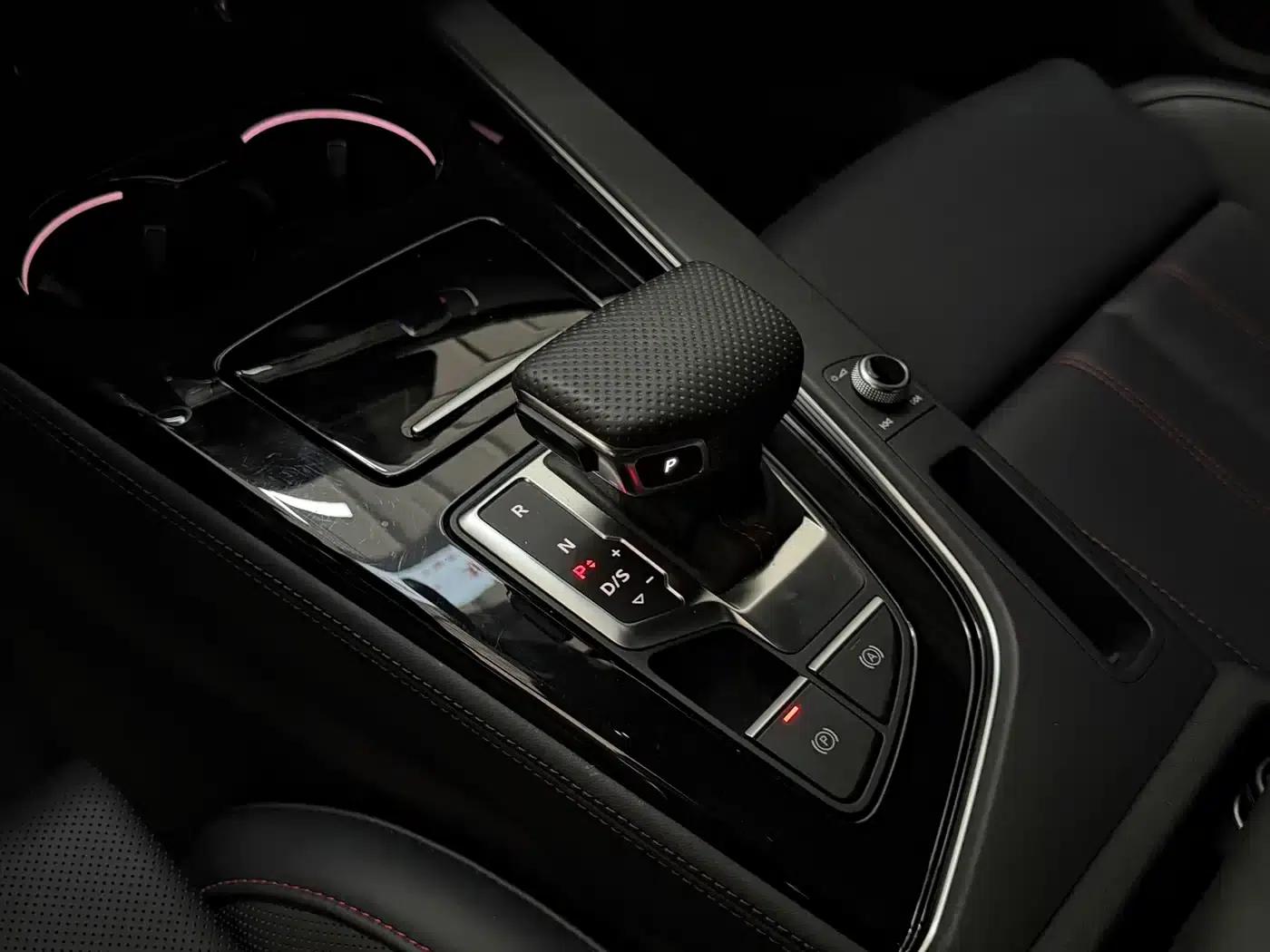 Audi A4L 2025 2 Million Unit Enjoyment Edition 40 TFSI Luxury Dynamic Model — миниатюра 7