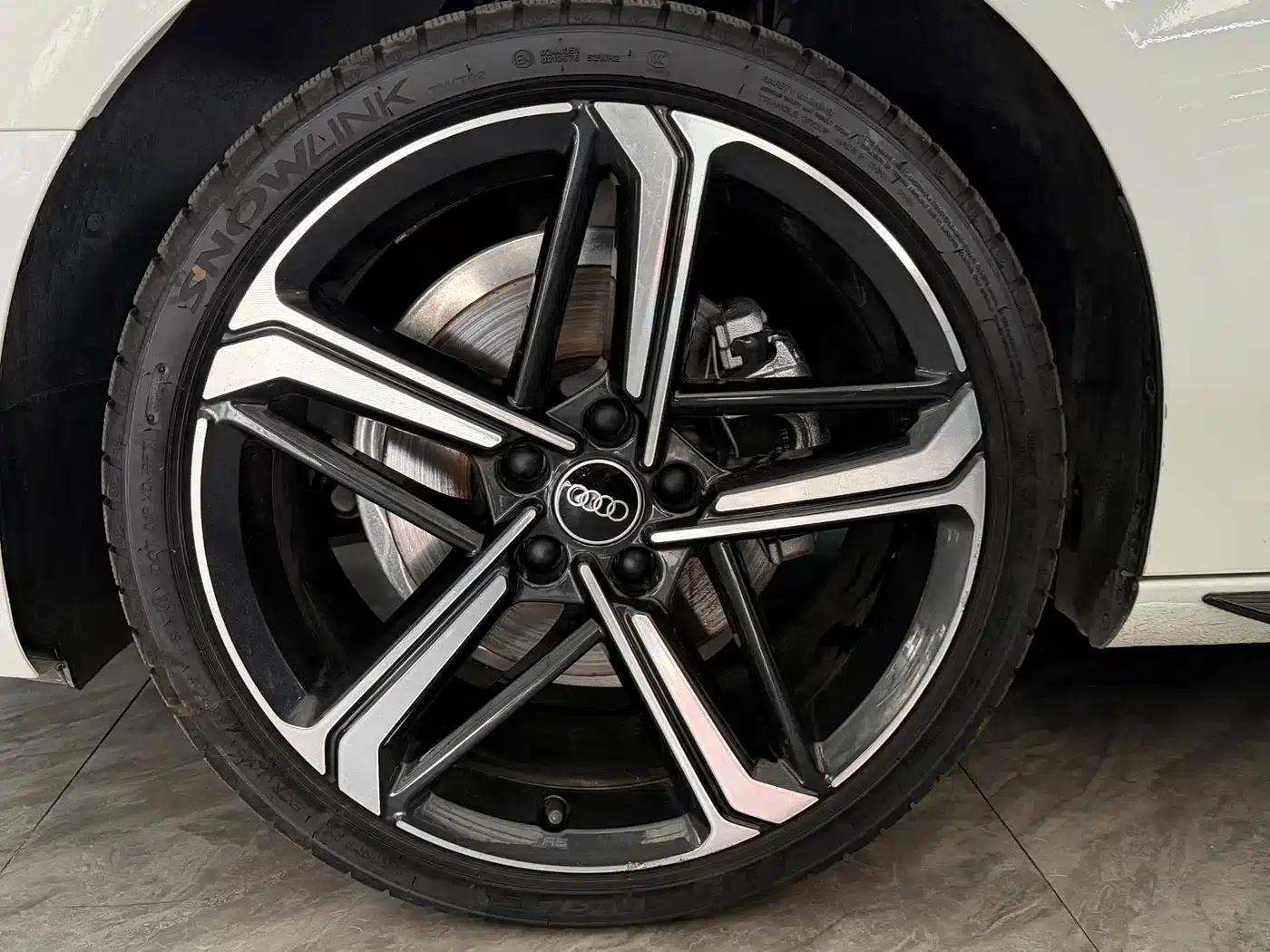 Audi A4L 2025 2 Million Unit Enjoyment Edition 40 TFSI Luxury Dynamic Model — миниатюра 9