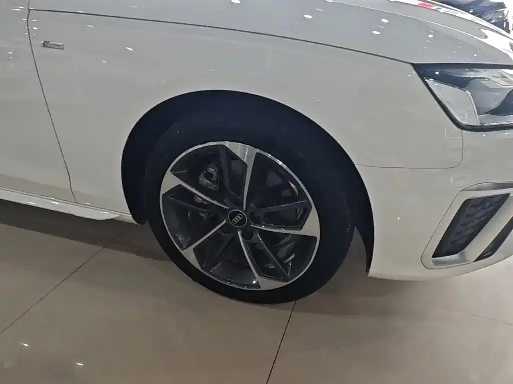 Audi A4L 2022 40 TFSI Fashion Dynamic Edition — миниатюра 23