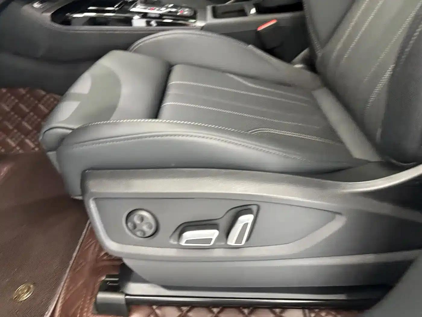 Audi Q5L 2025 45th Anniversary Edition 45 TFSI Luxury Dynamic — миниатюра 13