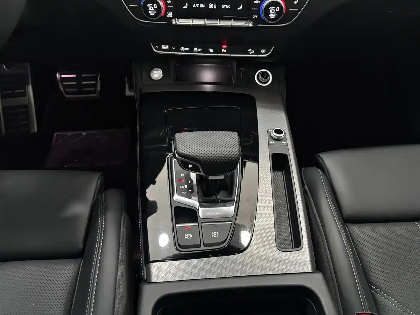 Audi Q5L 2025 45th Anniversary Edition 45 TFSI Luxury Dynamic — миниатюра 19