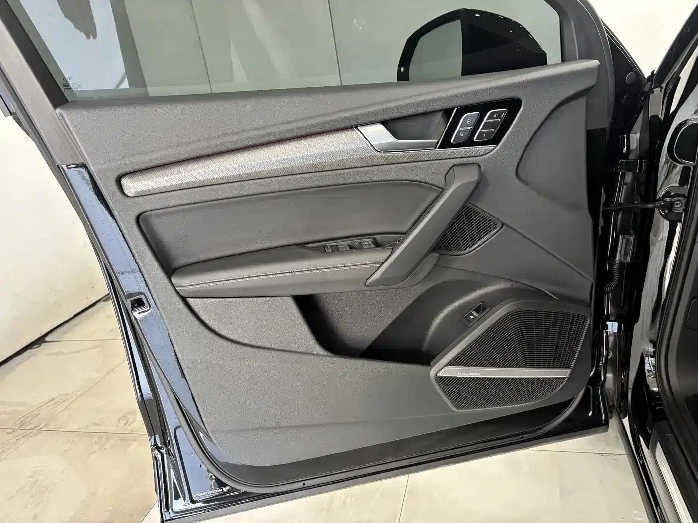 Audi Q5L 2025 45th Anniversary Edition 45 TFSI Luxury Dynamic — миниатюра 10