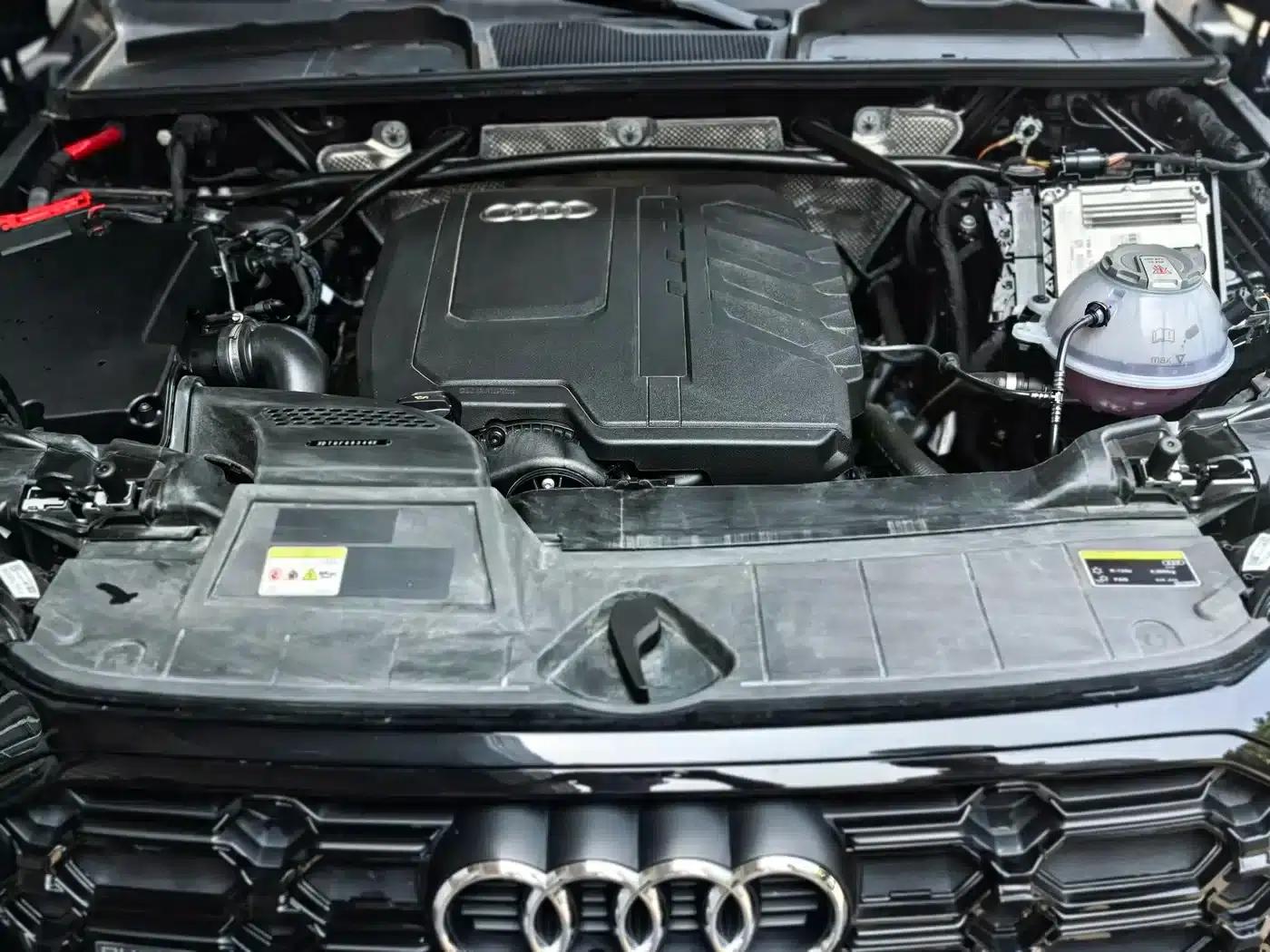 Audi Q5L 2025 45th Anniversary Edition 40 TFSI Luxury Dynamic — миниатюра 11