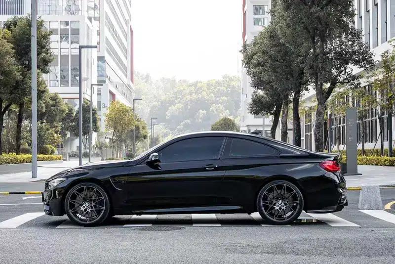 2019 BMW M4 M4 Coupe Racing Edition — миниатюра 3