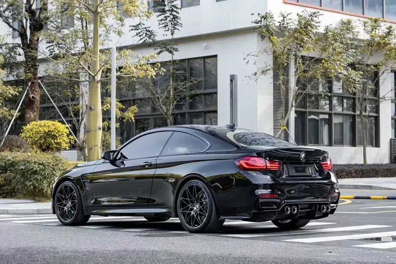 2019 BMW M4 M4 Coupe Racing Edition — миниатюра 4