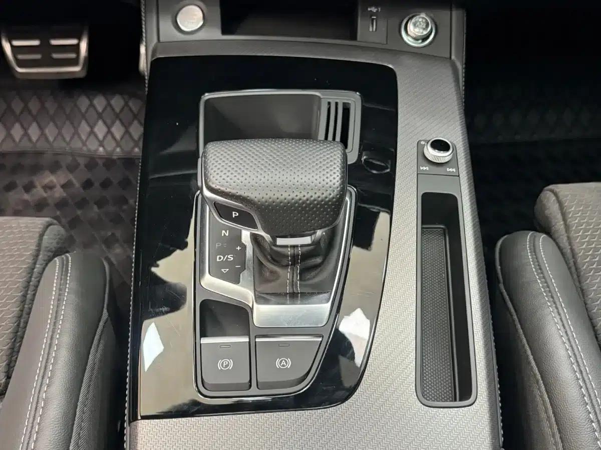 Audi Q5L Sportback 2024 40 TFSI Luxury — миниатюра 23