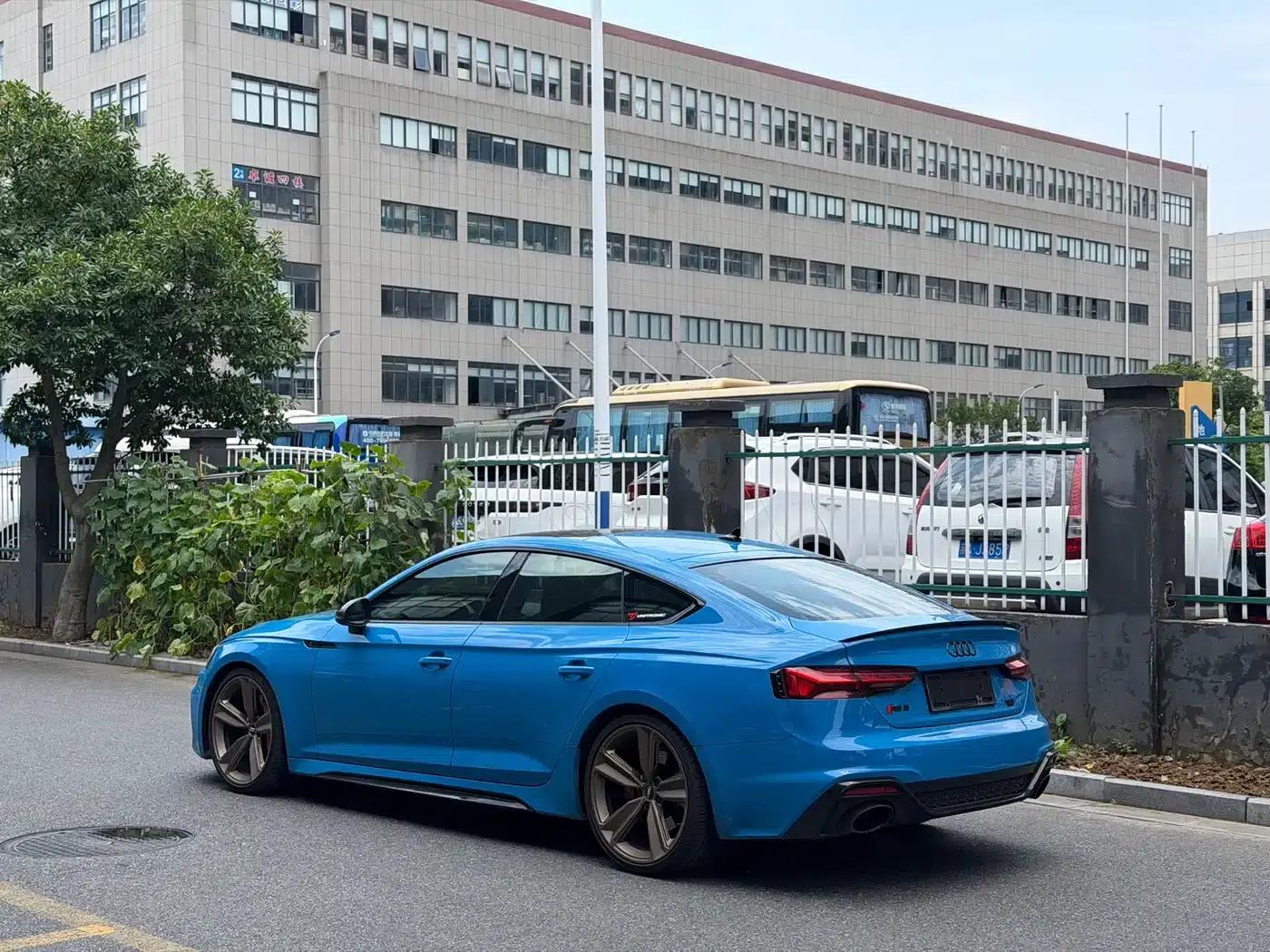 Audi RS 5 2021 RS 5 2.9T Sportback Dark Gold Edition — миниатюра 5