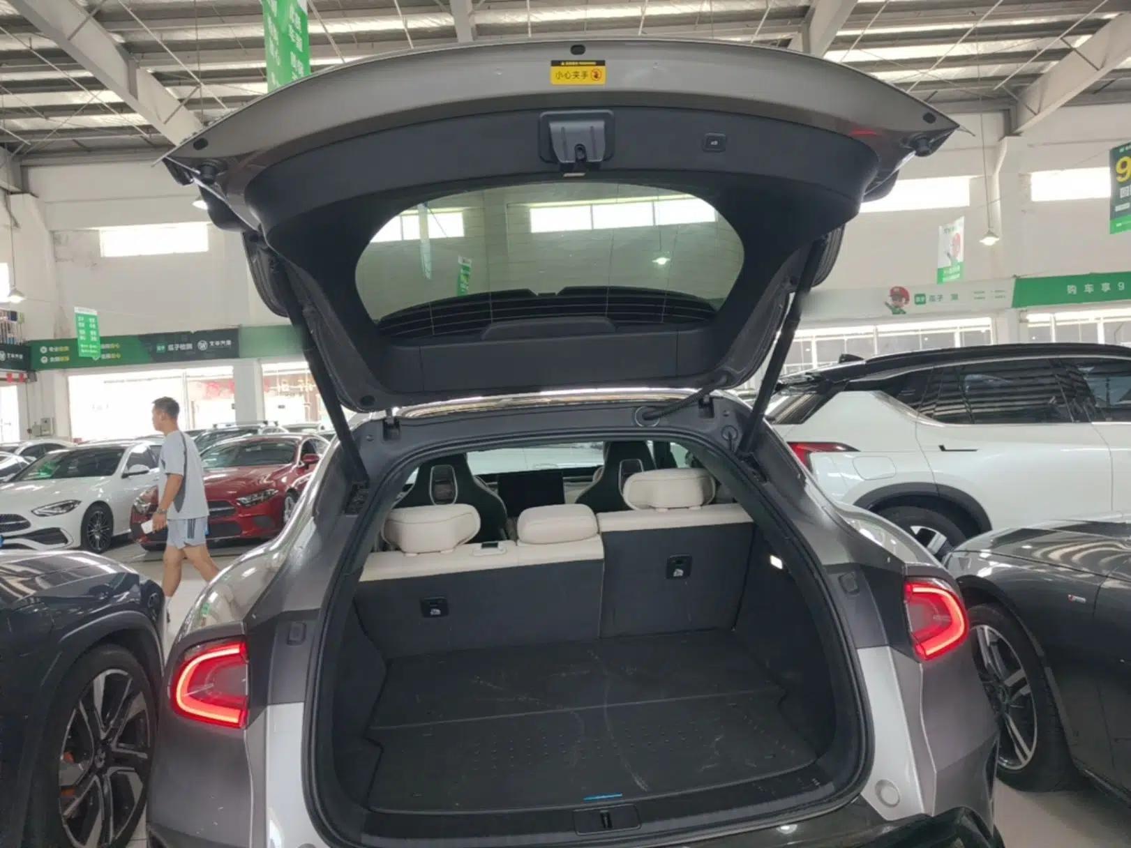 Xiaomi Auto YU7 2025 Ultra-Long Range High-Performance All-Wheel-Drive Max Edition — миниатюра 22