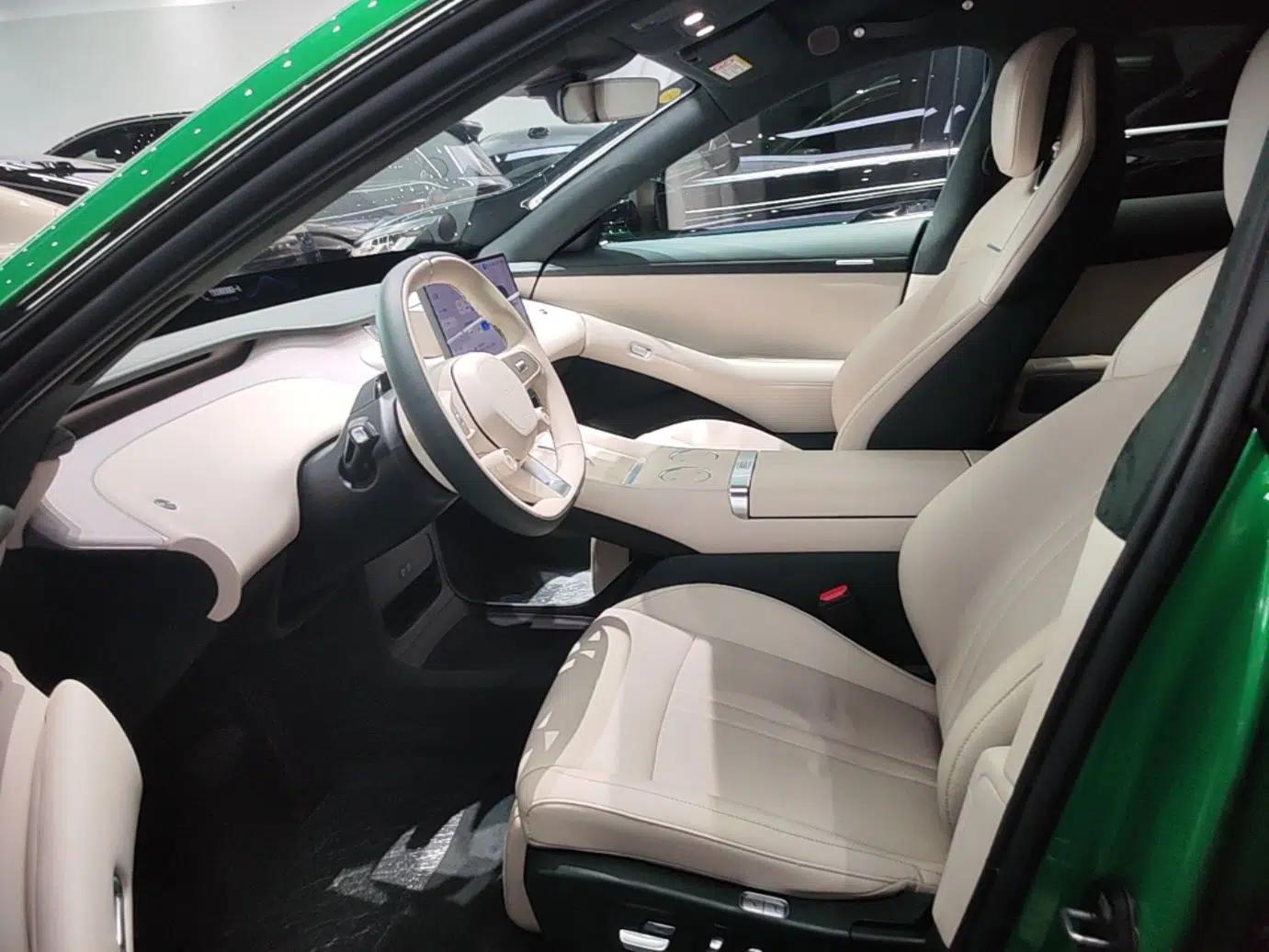 Xiaomi Auto YU7 2025 Ultra-Long Range High-Performance All-Wheel-Drive Max Edition — миниатюра 17
