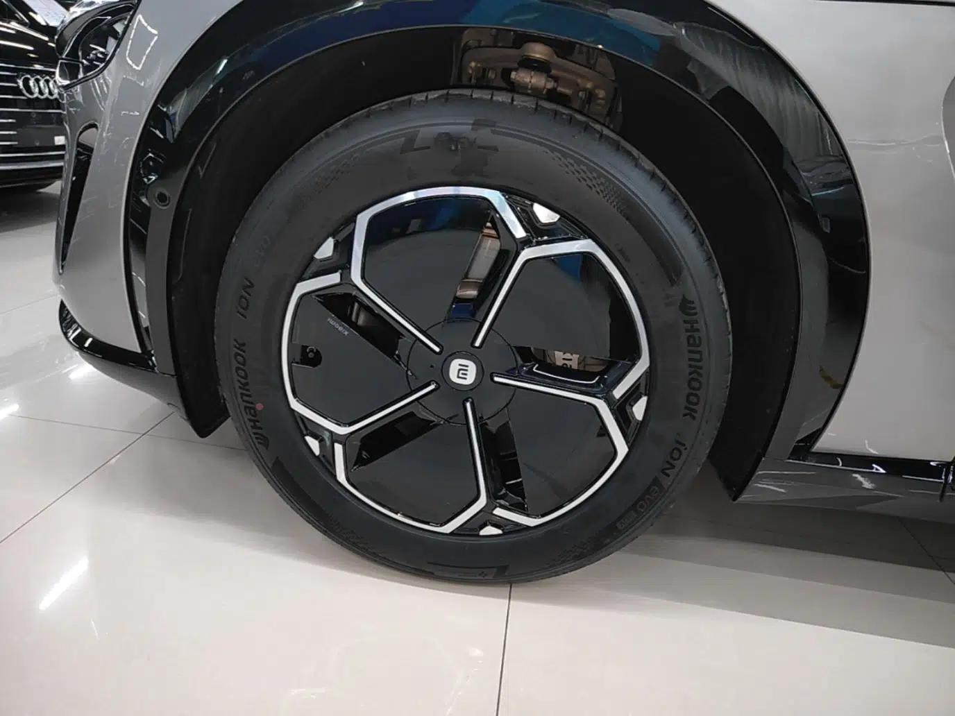 Xiaomi Auto YU7 2025 Ultra-Long Range Rear-Wheel Drive Version — миниатюра 10