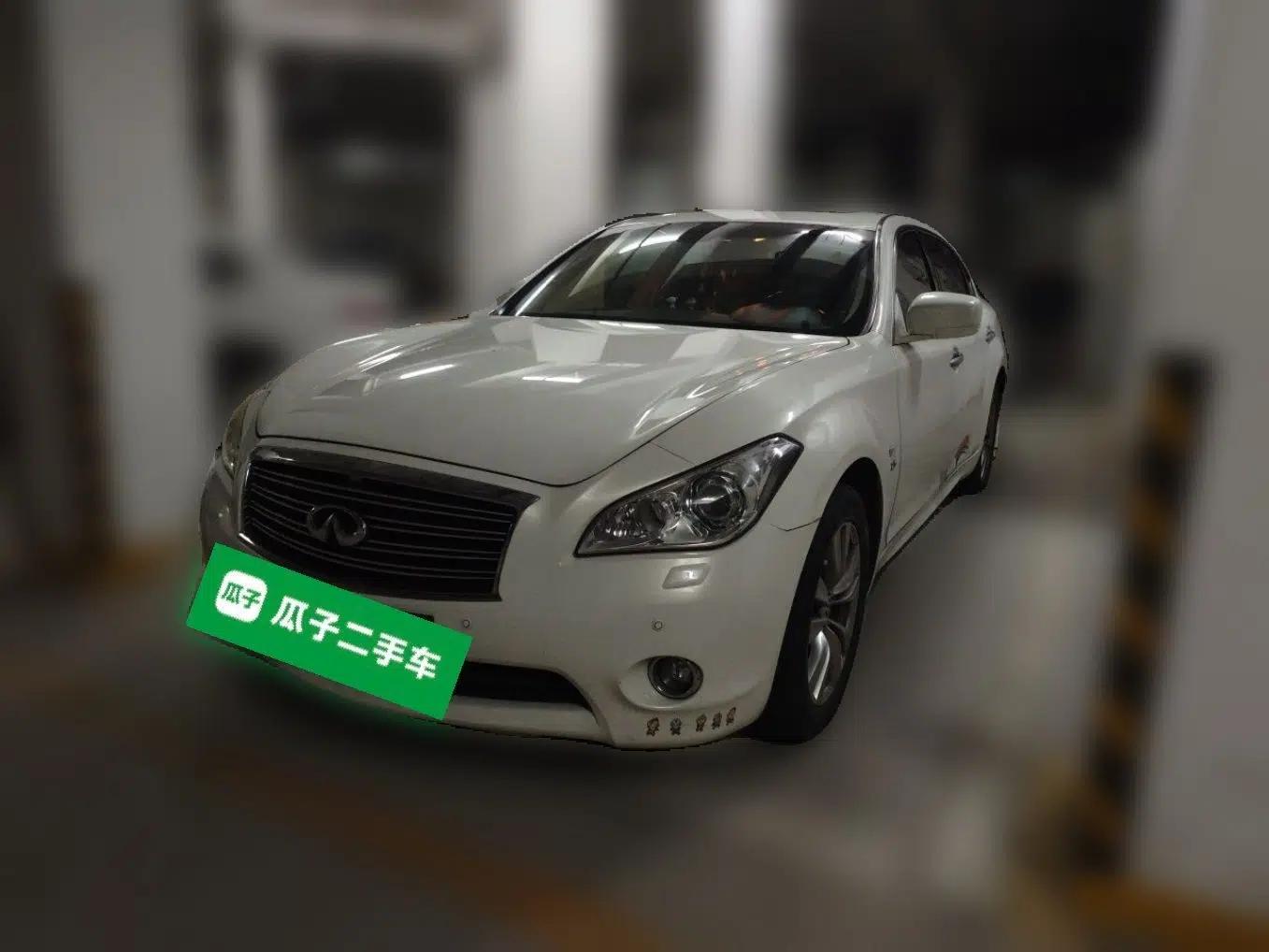 Infiniti Q70 2013 Q70L 2.5L Elegance Edition — миниатюра 1