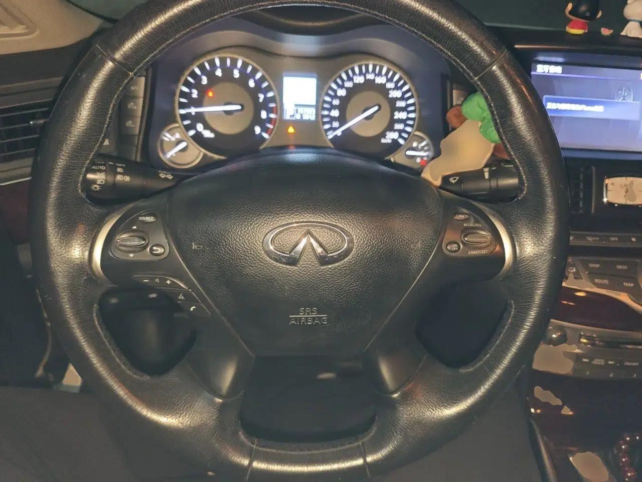 Infiniti Q70 2013 Q70L 2.5L Elegance Edition — миниатюра 10