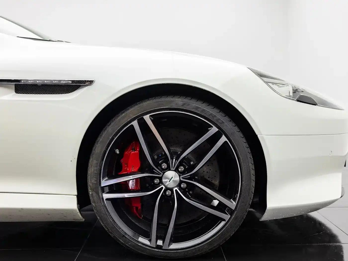 Aston Martin DB9 2013 6.0L Coupe — миниатюра 3