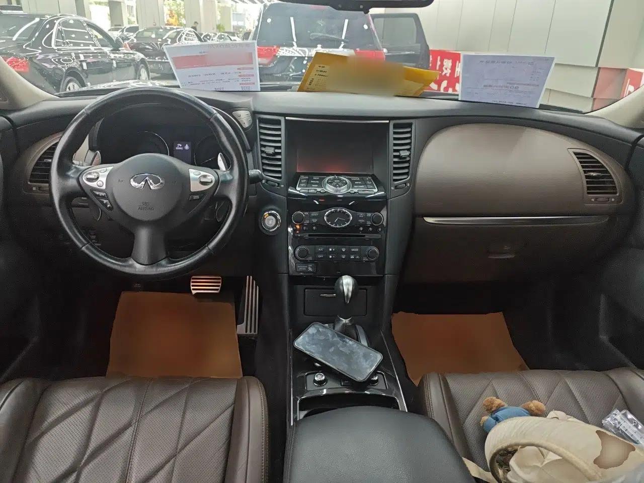 Infiniti QX70 2013 3.7L Standard Edition — миниатюра 9