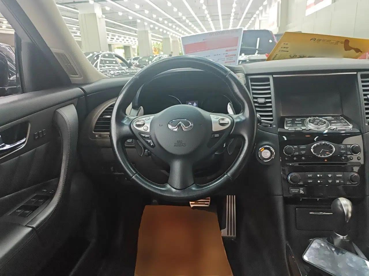 Infiniti QX70 2013 3.7L Standard Edition — миниатюра 10