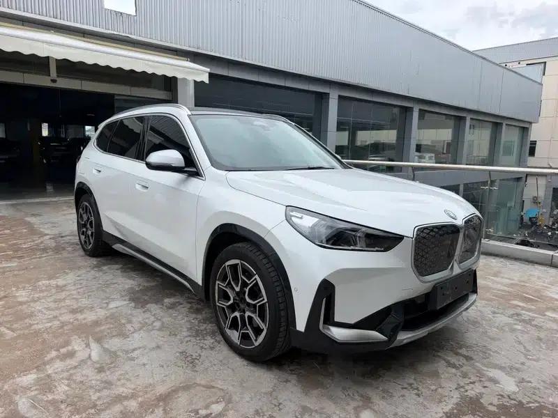 BMW iX1 2023 xDrive30L Base Model — миниатюра 3