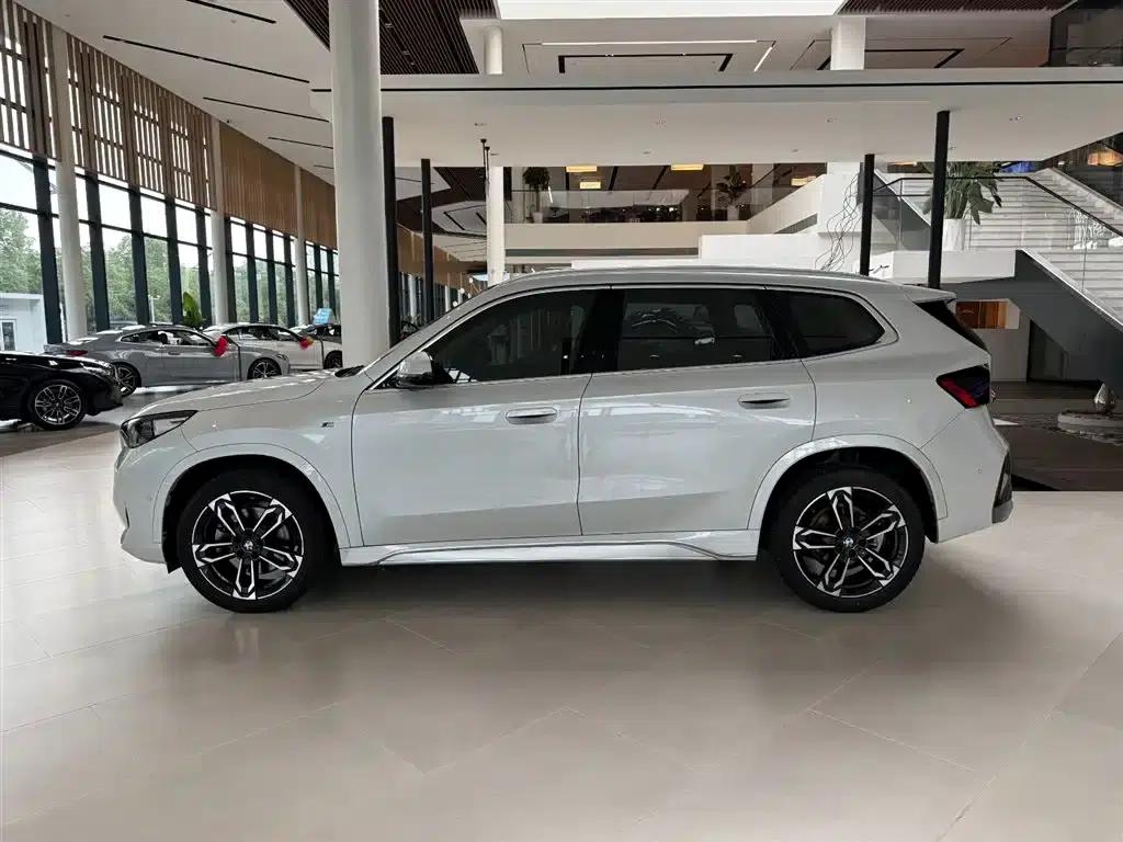 2024 BMW X1 sDrive25Li M Sport Package — миниатюра 13