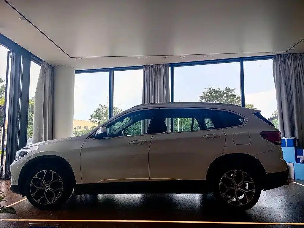 BMW X1 2022 sDrive25Li Leading Edition — миниатюра 3