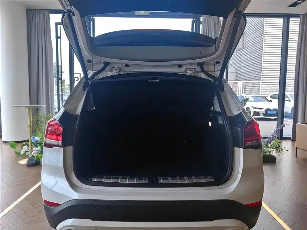 BMW X1 2022 sDrive25Li Leading Edition — миниатюра 6