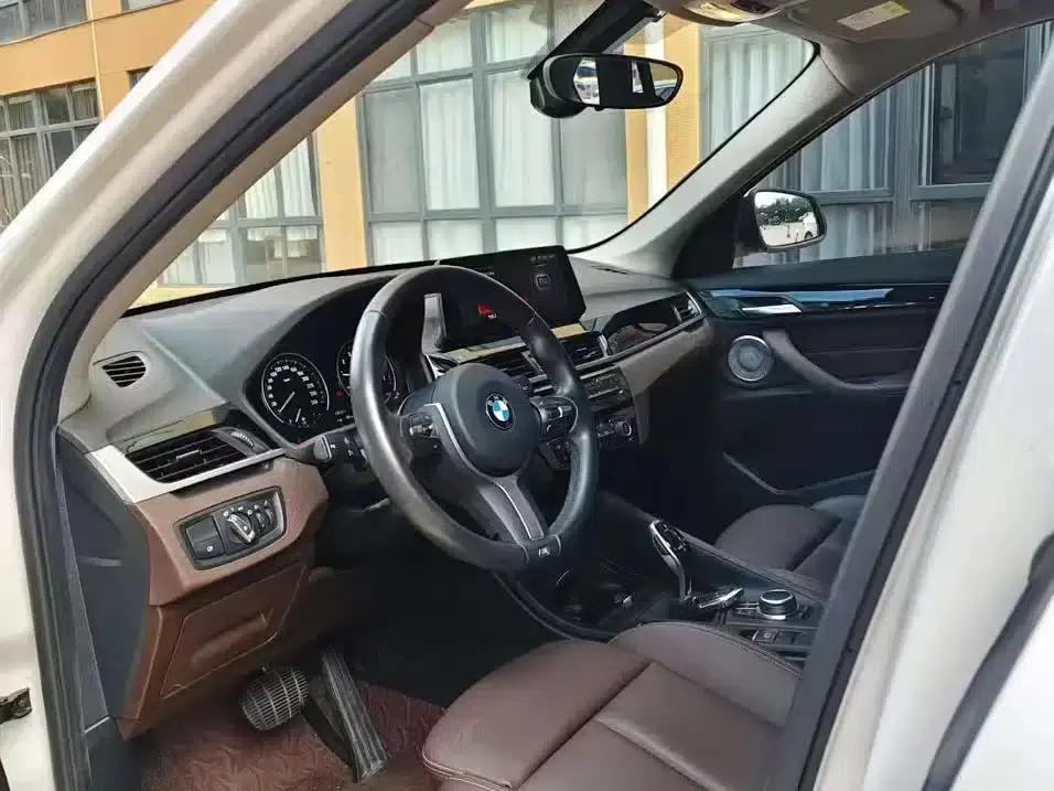 BMW X1 2021 sDrive25Li Leading Edition — миниатюра 4