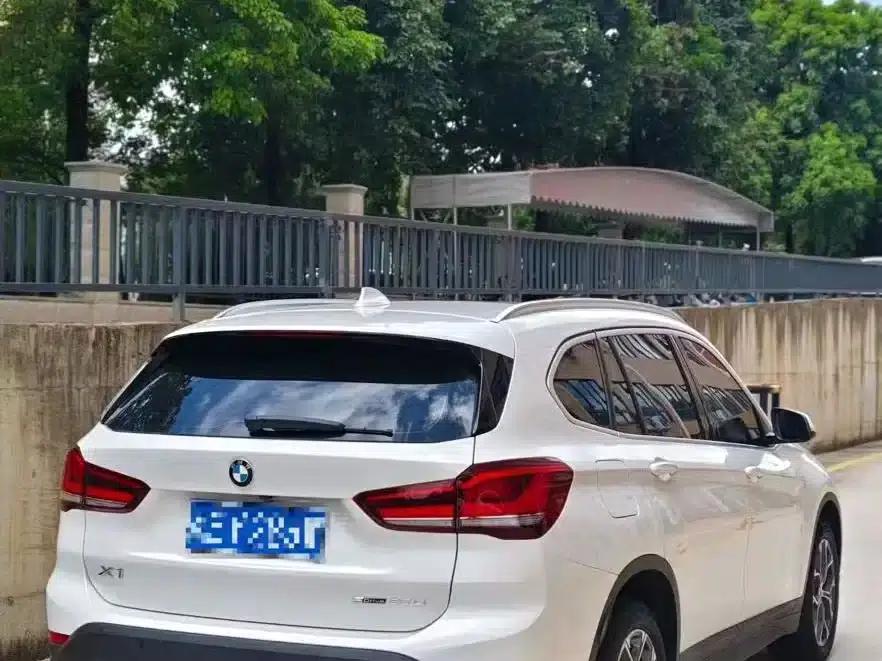 BMW X1 2021 sDrive25Li Leading Edition — миниатюра 8
