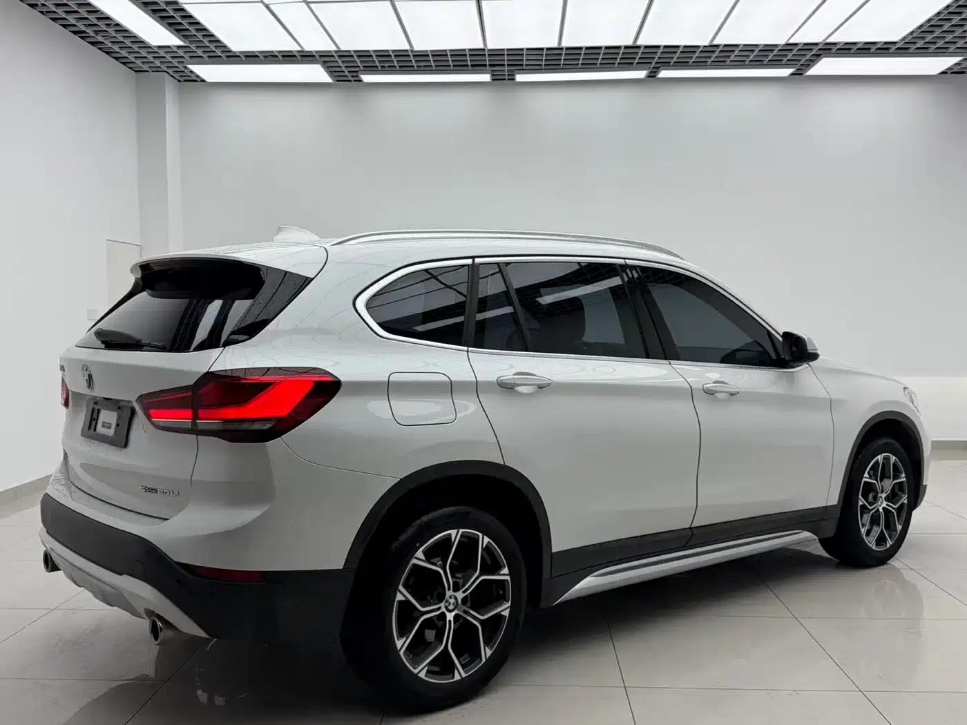 BMW X1 2022 sDrive20Li Fashion Edition — миниатюра 6