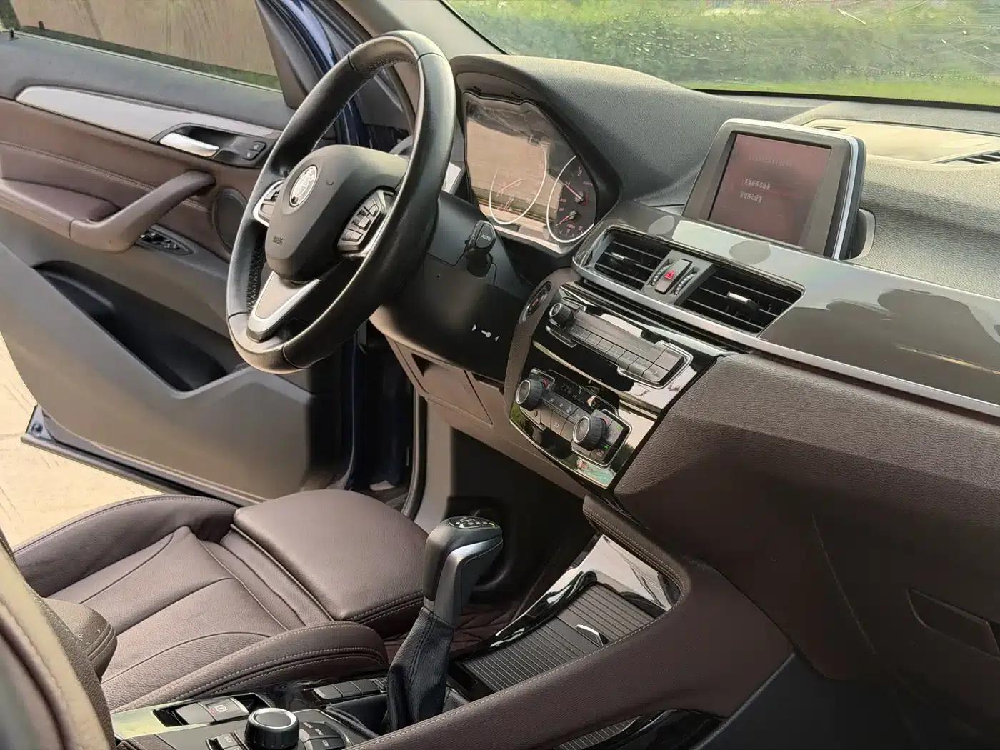 BMW X1 2018 sDrive18Li Premium — миниатюра 12