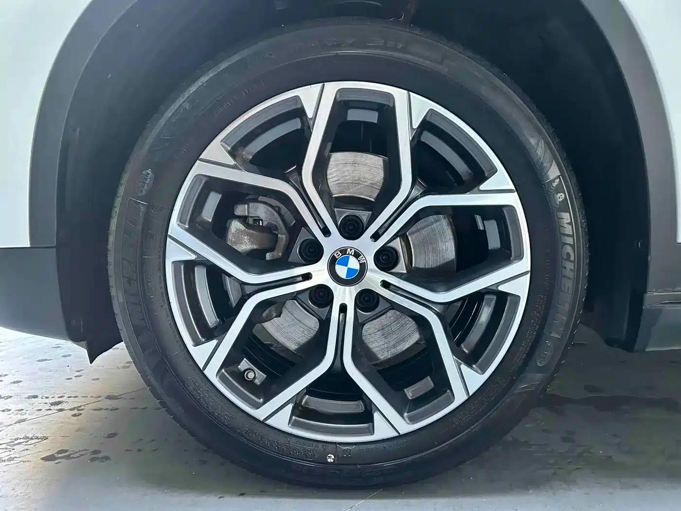 BMW X1 2022 sDrive25Li Leading Edition — миниатюра 2