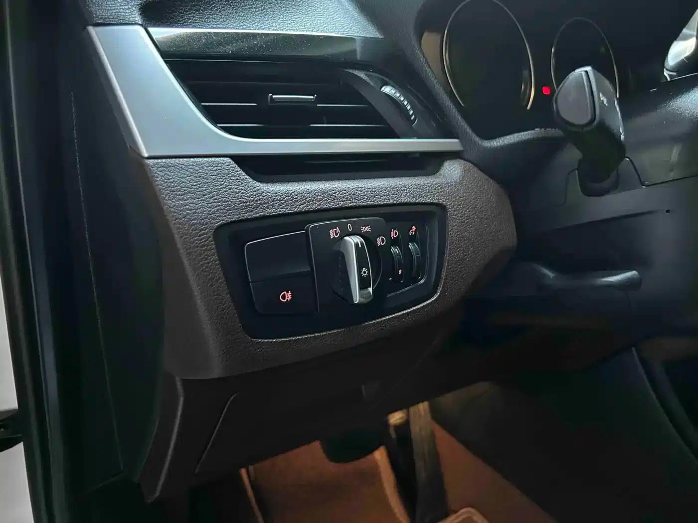 BMW X1 2022 sDrive25Li Leading Edition — миниатюра 13