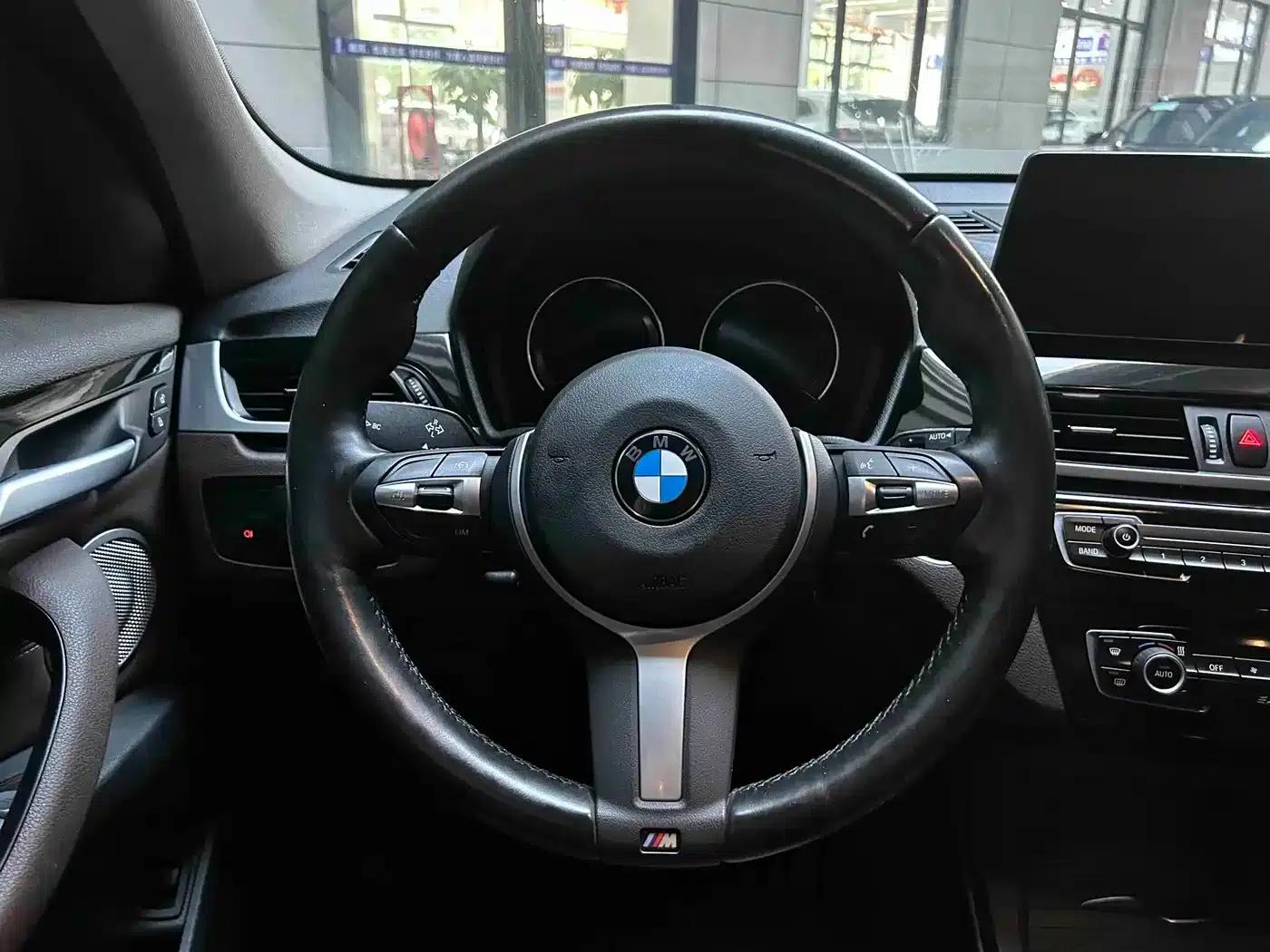 BMW X1 2022 sDrive25Li Leading Edition — миниатюра 10