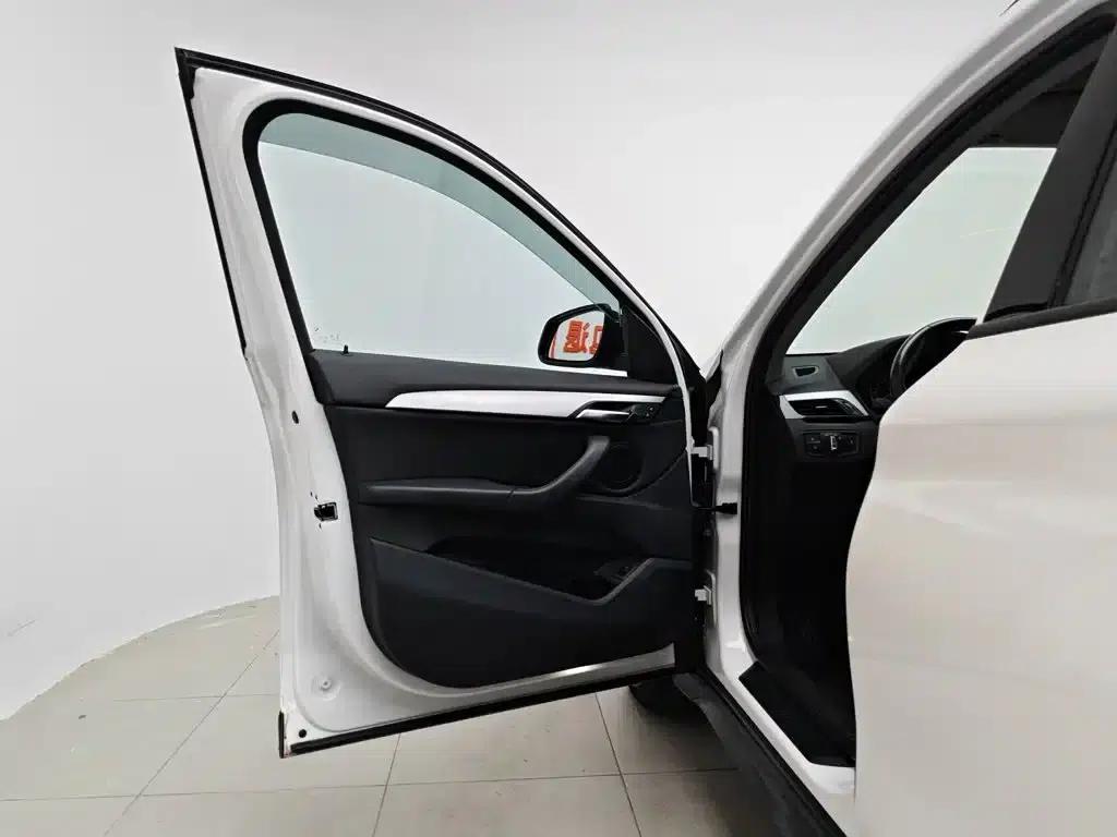 BMW X1 2016 sDrive18Li Premium — миниатюра 8