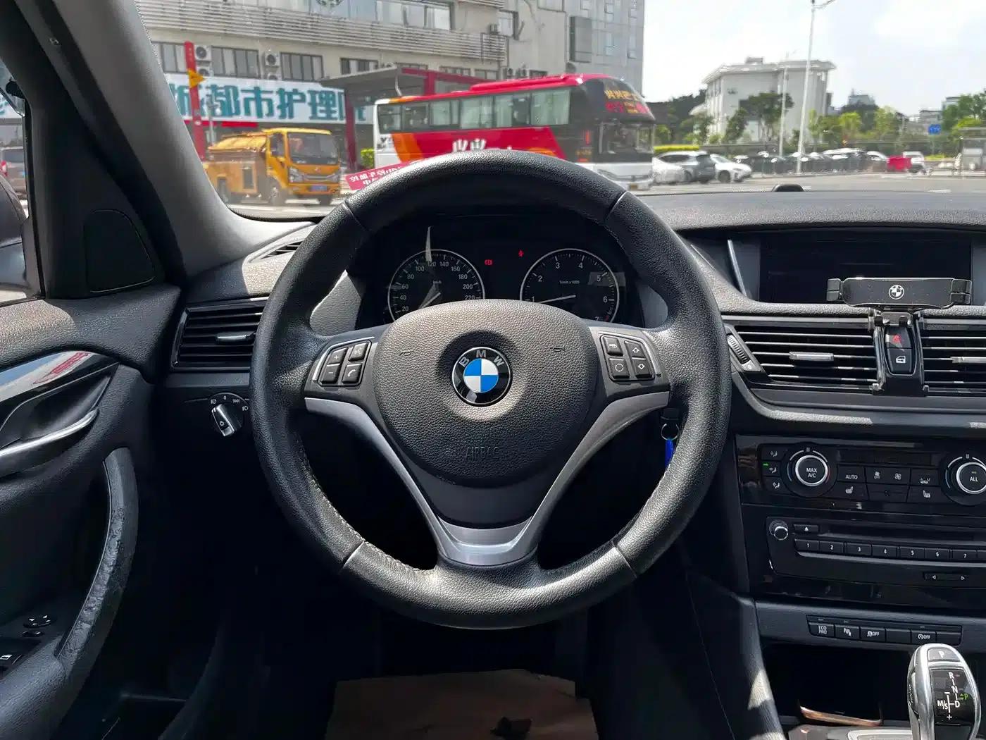 BMW X1 2015 sDrive18i Leading Upgrade Edition — миниатюра 12