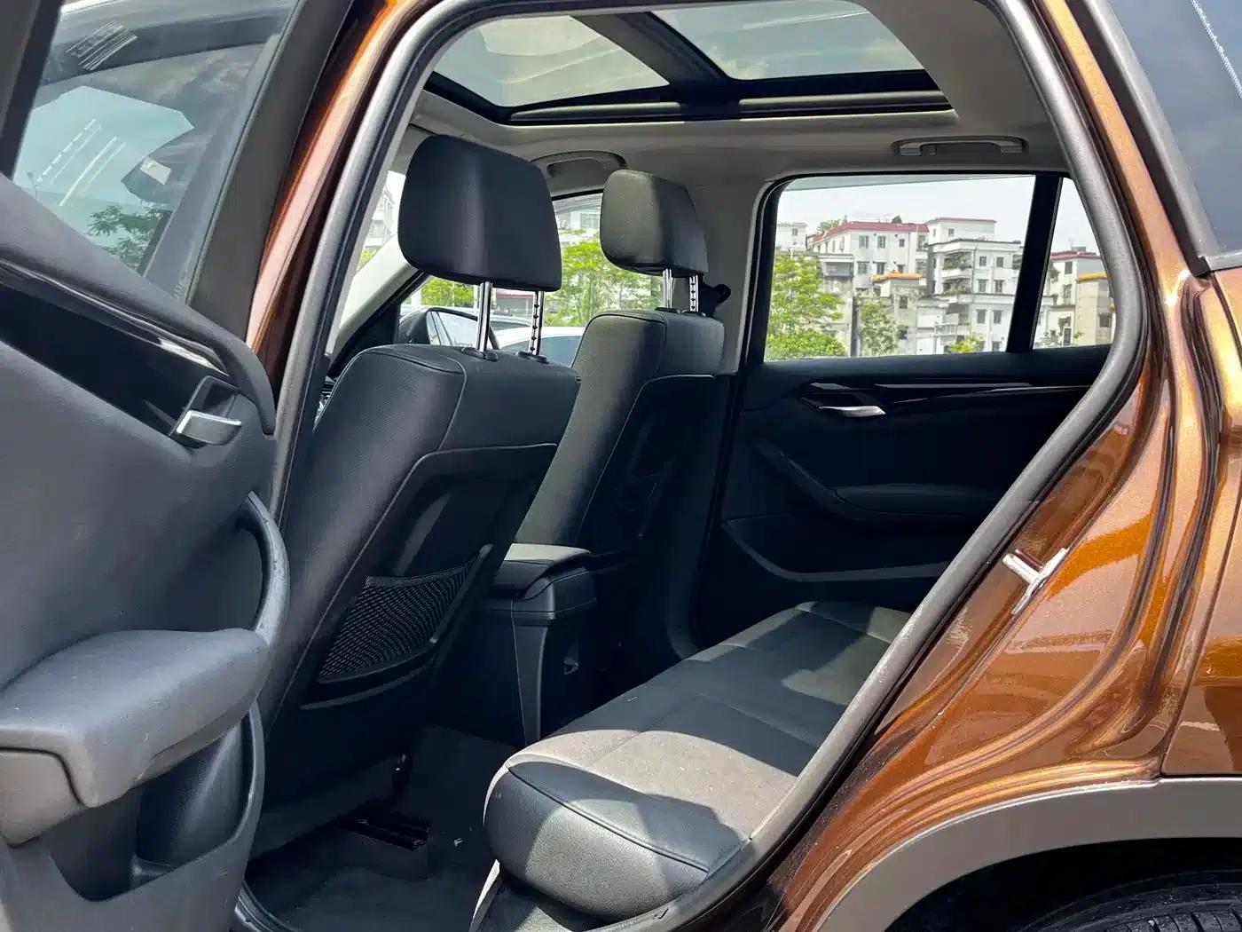 BMW X1 2015 sDrive18i Leading Upgrade Edition — миниатюра 10