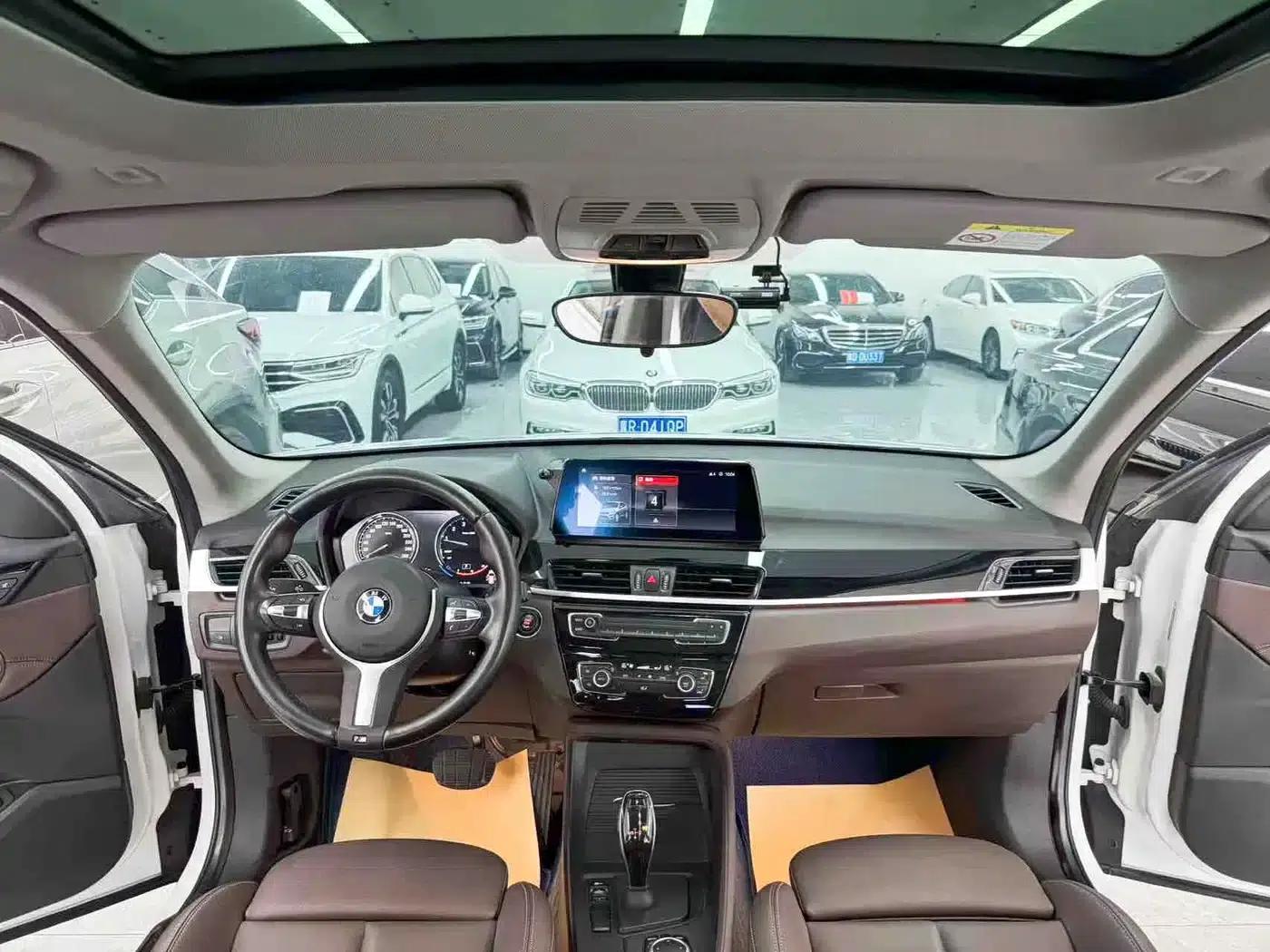 BMW X1 2022 sDrive25Li Leading Edition — миниатюра 9