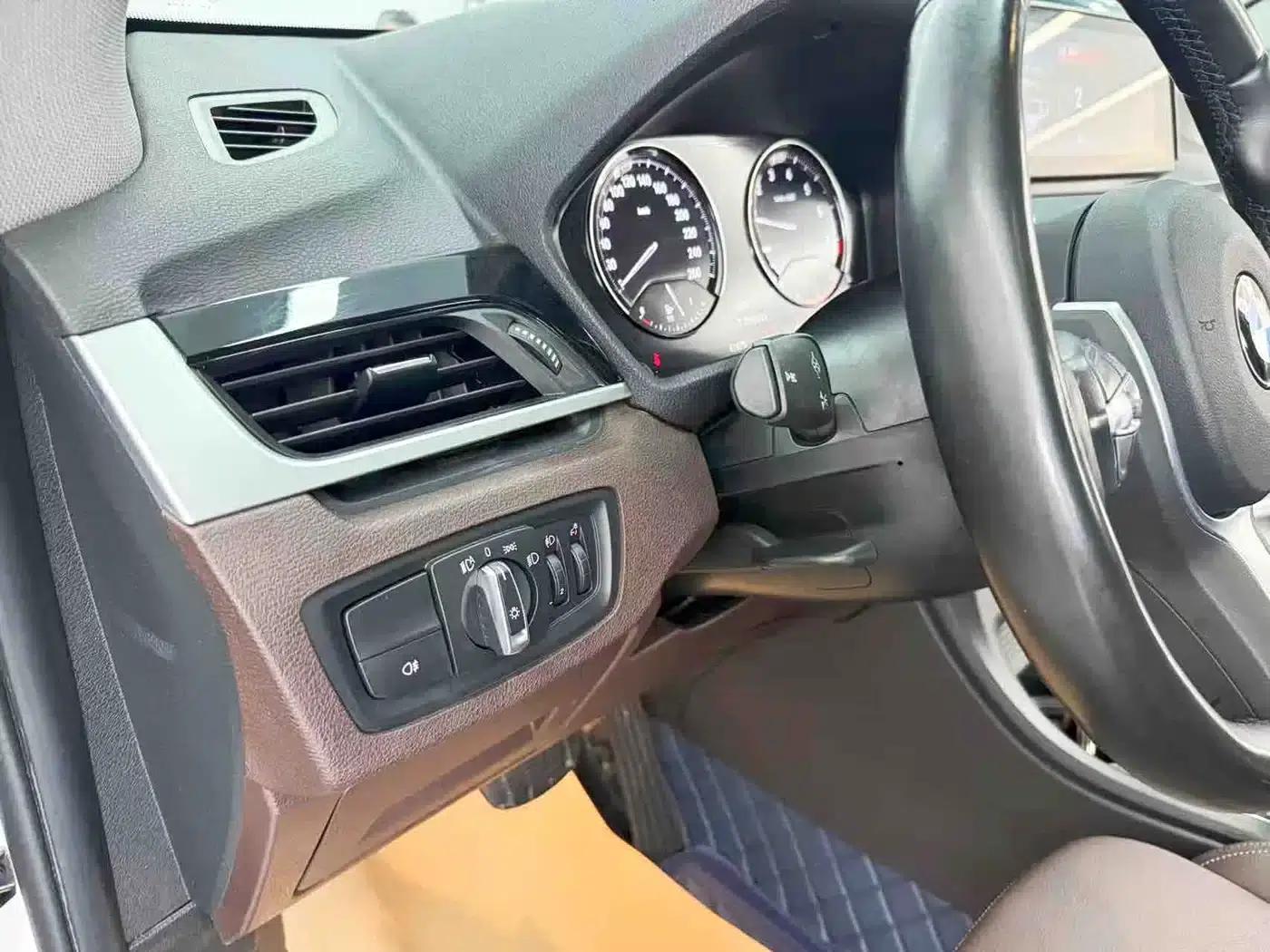 BMW X1 2022 sDrive25Li Leading Edition — миниатюра 10