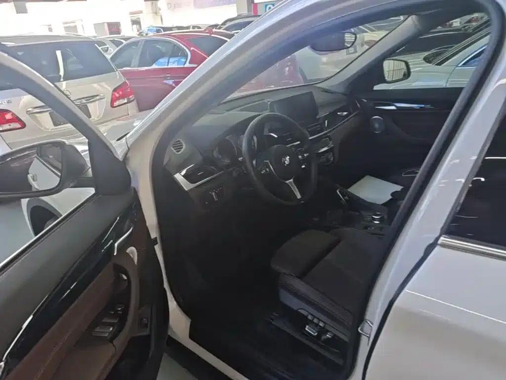 BMW X1 2022 sDrive25Li Leading Edition — миниатюра 16