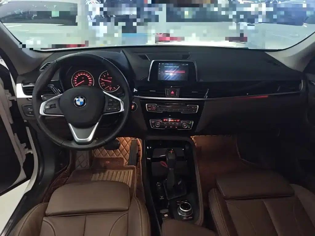 BMW X1 2018 xDrive20Li Premium — миниатюра 10